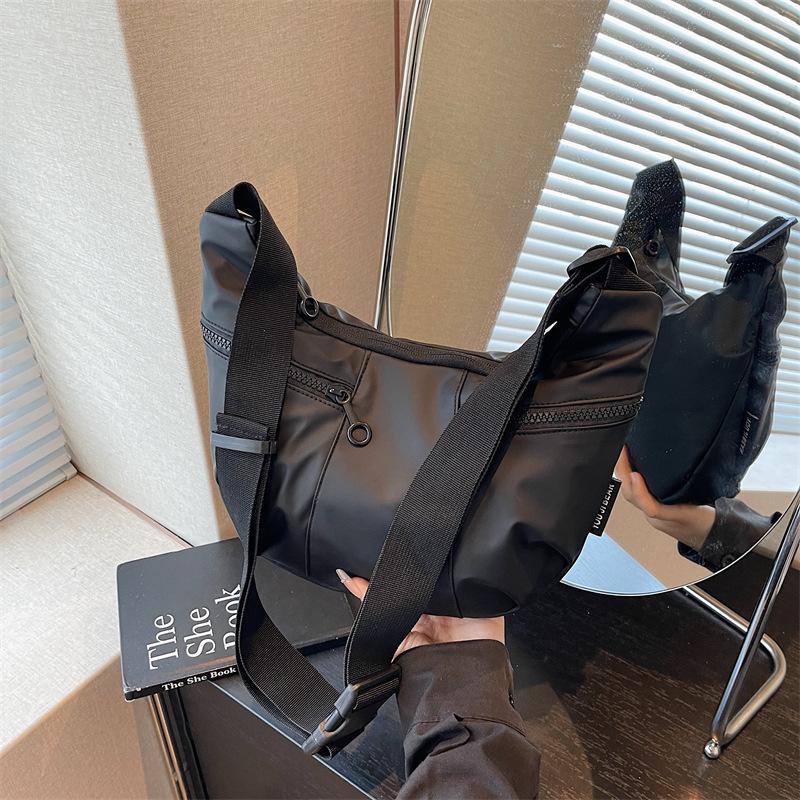 Bags Women's New Trendy Fashion Versatile Shoulder Bags Large Capacity Commuter Messenger Dumpling Bags