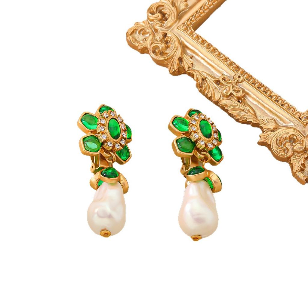 Vintage Retro Green Ear Clip French Court Style Exaggerated Luxury Elegant Temperament Earrings