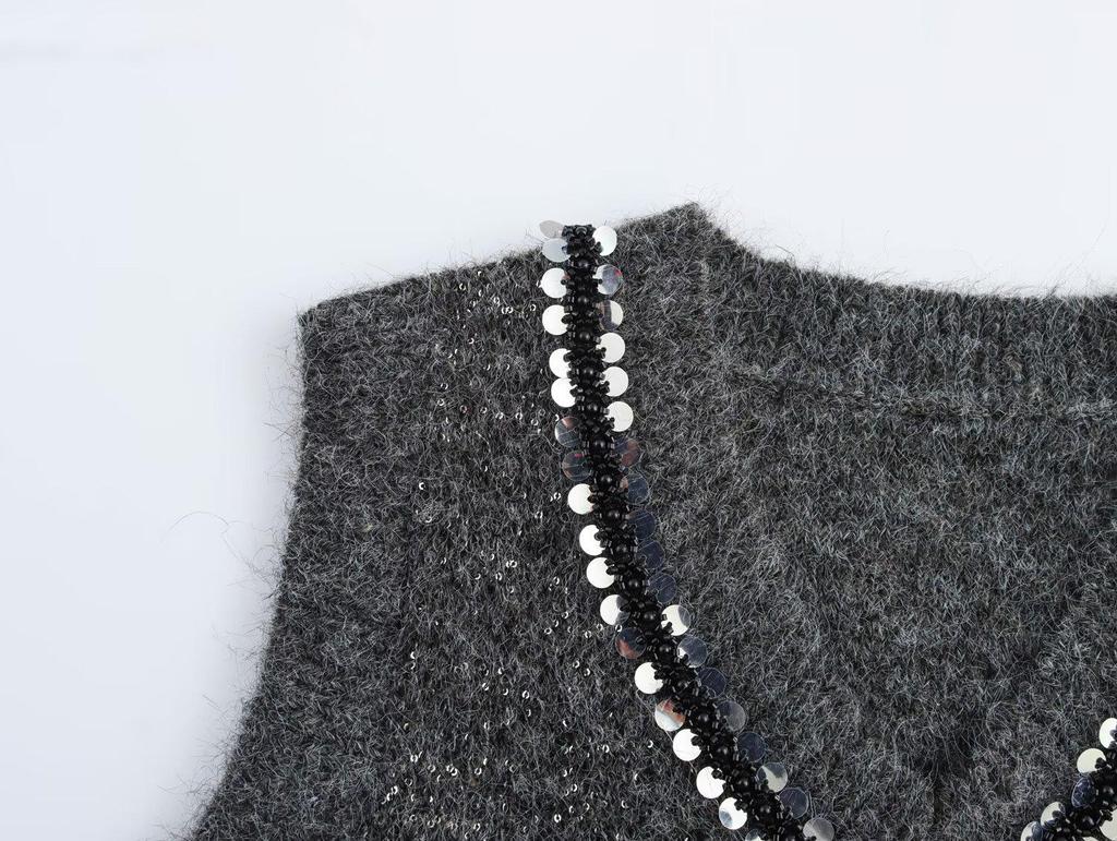 2025 Spring Women's V-neck Knit Vest with Sequin Beads