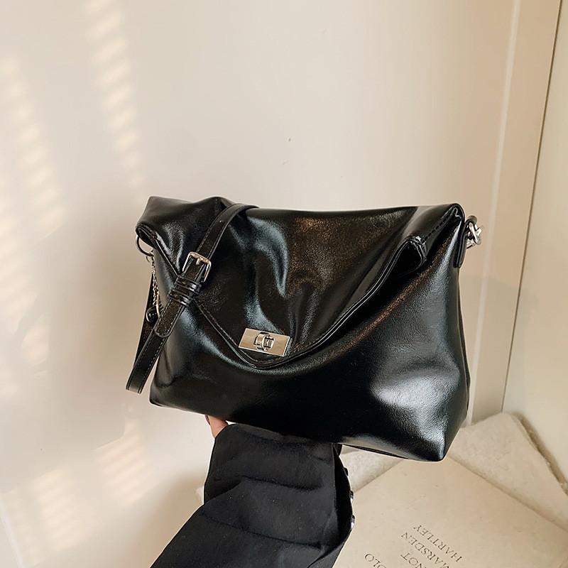 Ielgy High-End Retro Bag Women s Winter Shoulder Armpit Bag Casual All-Match Commuter Messenger Bag