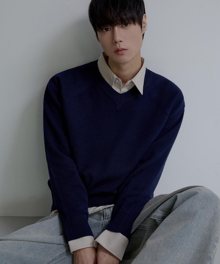 NODU V-Neck Herasi Raglan Crop Knit [Navy]