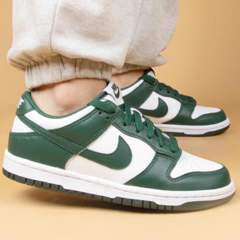Nike Dunk Low GS Michigan State Kinder-Sneaker Weiß Team-Grün Total-Orange CW1590-102
