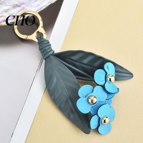 Floral Bag Decoration Pendant Imitation Leather Flower Design Handbag Ornament with Metal Buckle Scratch-Resistant Keychain Commuter Accessory