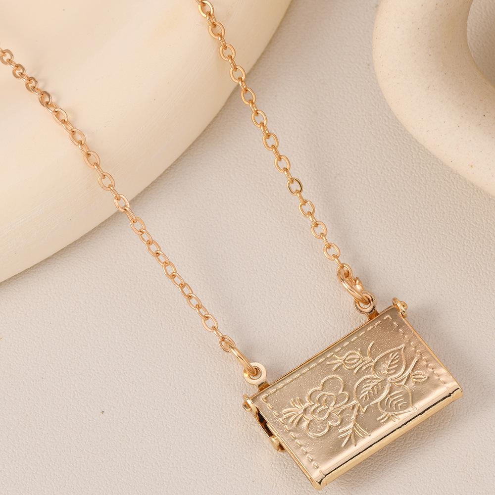 Elegant Luxury Light Board Necklace Pendant - Versatile Temperament Collarbones Chain Jewelry Accessory