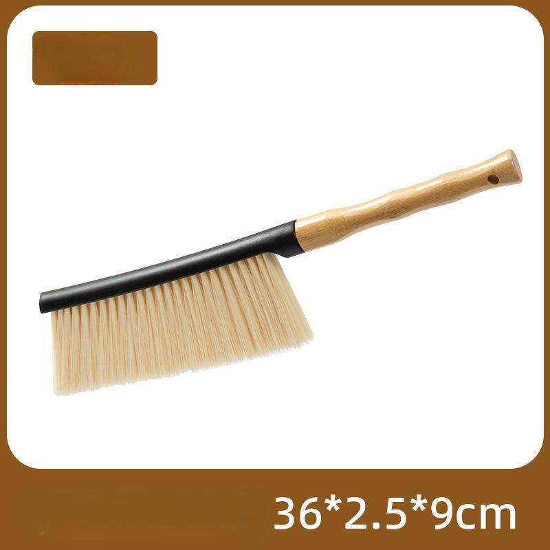 En dammsugare med långt skaft och mjuka borst för hushållssängar och soffor