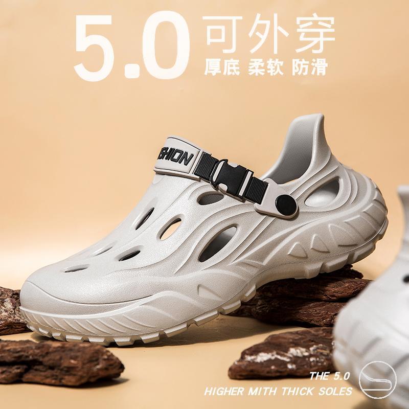 2025 new hole shoes summer men's foot pedal shit feeling outdoor sports beach bag head sandals trendy shoes