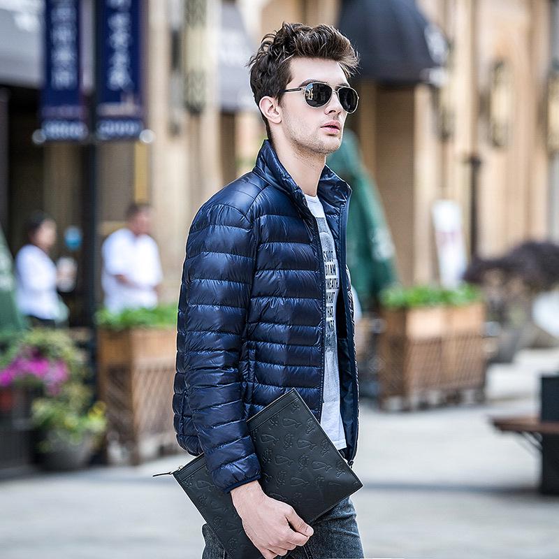 

Мужская легкая пуховая куртка приталенного силуэта: Воротник-стойка, Коллекция Осень/Зима, Доступны большие размеры. XL темно-синий