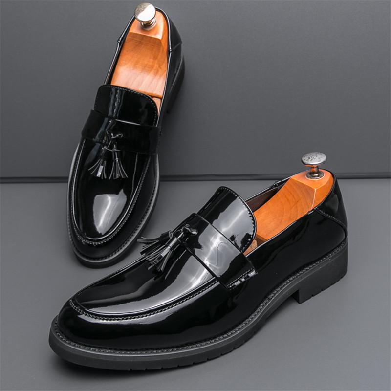 New Designer Tassels Loafter Black Patent Leather Slip On Shoes For Men Casual Business Formal Dress Footwear Zapatos Hombre