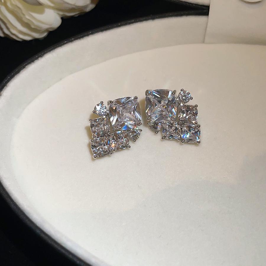 18k Gold Plated Silver Needle Geometric Rhombus Cubic Zirconia Earrings - Light Luxury, Exquisite, and Shiny.