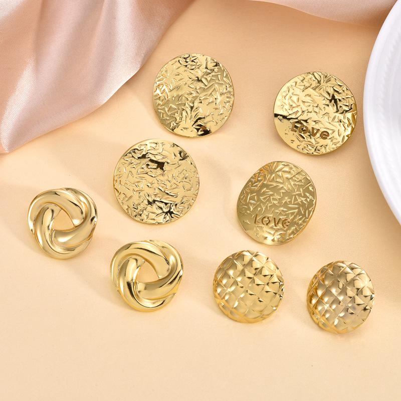 

High-Design Golden Stainless Steel Stud Earrings for Women - Perfect for Commuting 18K