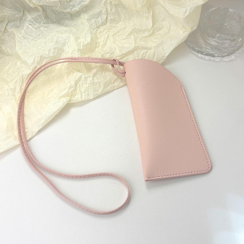 Geantă Portabilă cu Șnur din Piele PU pentru Ochelari, Unisex, cu Clip de Agățat la Gât, Suport pentru Ochelari, Carcasă Simplă și Elegantă pentru Depozitarea Ochelarilor de Soare de Călătorie