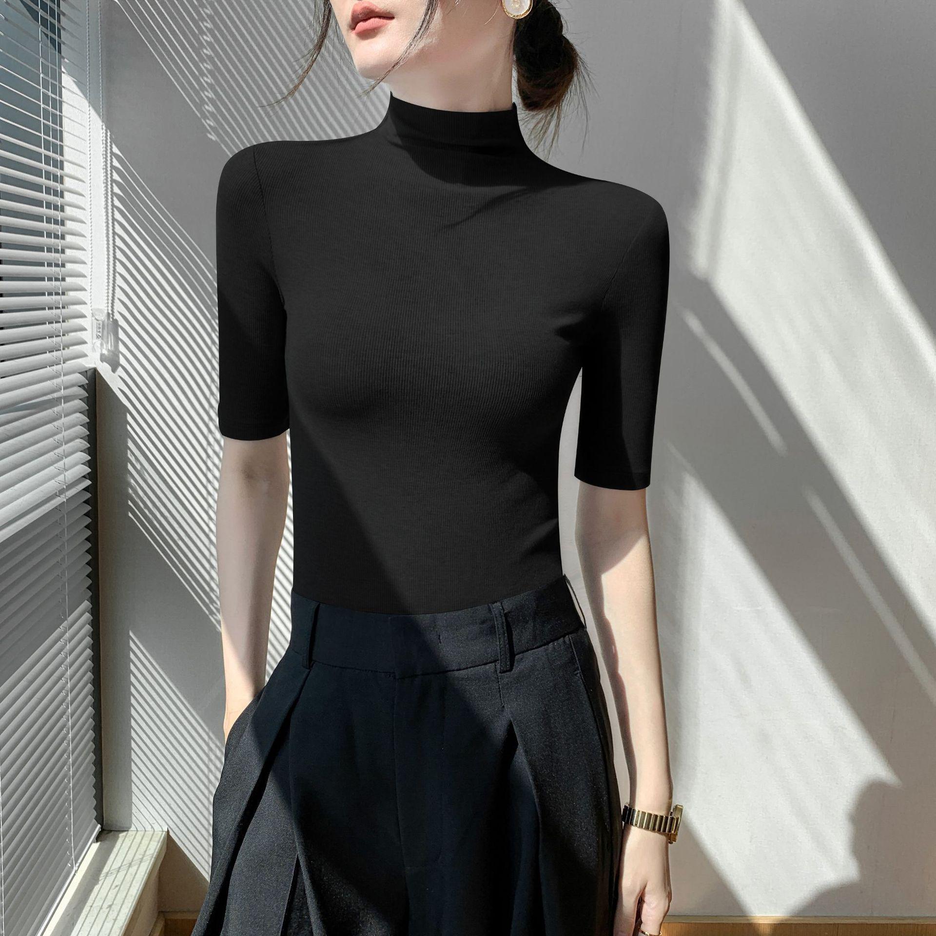 

Женский черный вязаный топ облегающего кроя с полувысоким воротом - рукав средней длины, мода ранней осени M чёрный