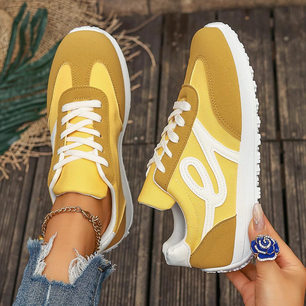 Fashion Large Size Women Casual Sneakers Lightweight Outdoor Sneakers Women Spring Autumn New Lace Up Comfortable Designer Shoes Women