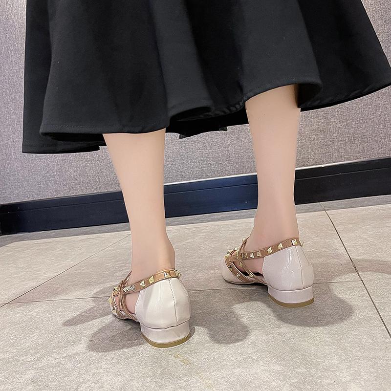 Spring New Pointed Toe Low Heel Sandals Women Baotou Shallow Mouth Side Empty Simple Block Heel Riveted Roman Shoes