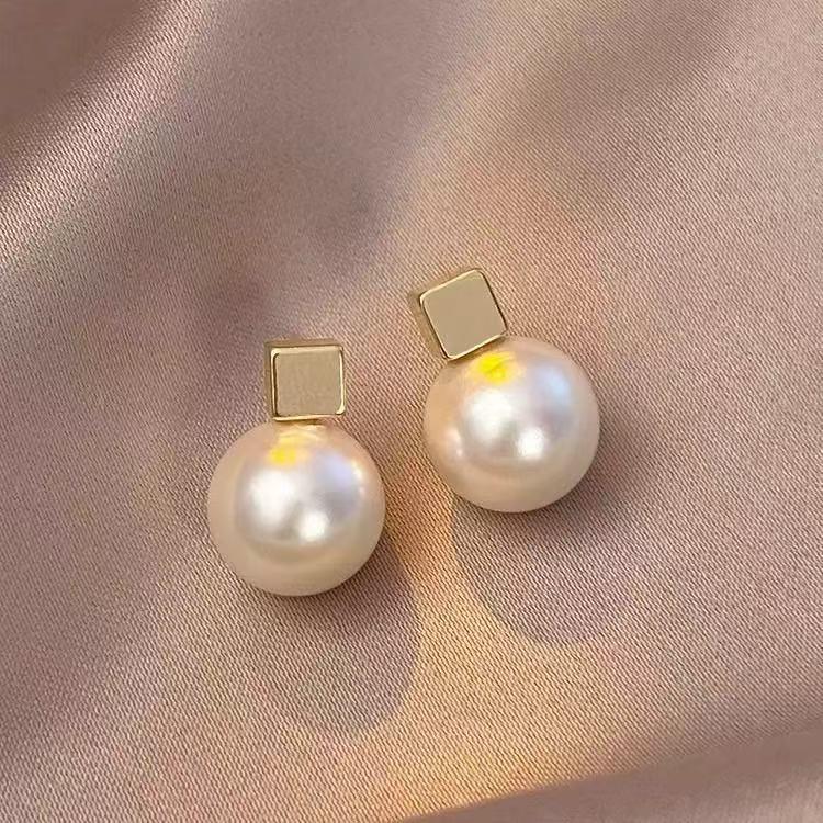 Geometric Square Pearl Stud Earrings for Women | Niche Design Luxury Earrings