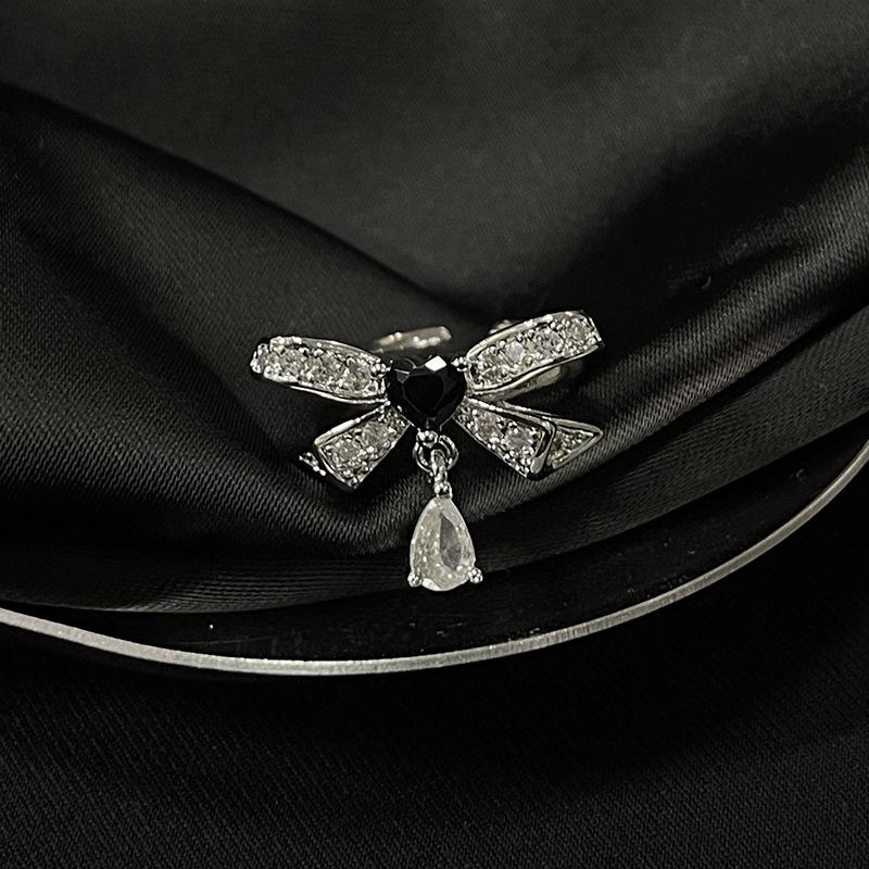 New Butterfly Pendant, Water Drop Diamond Lace Edge, High-End Niche Design, Light Luxury Open Ring, Personalized Ring, Woman.