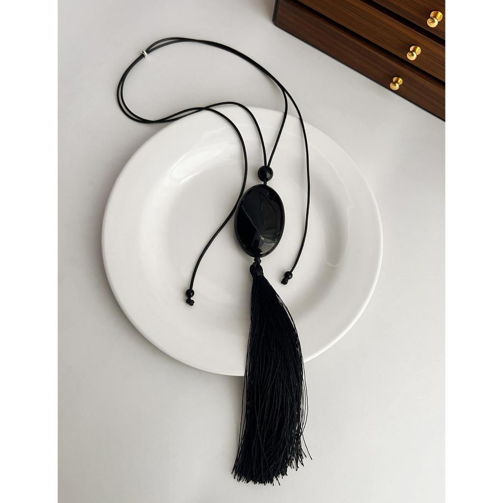 26 New Oval Tassel Pendant Necklace: Simple, Elegant Retro Design for Women