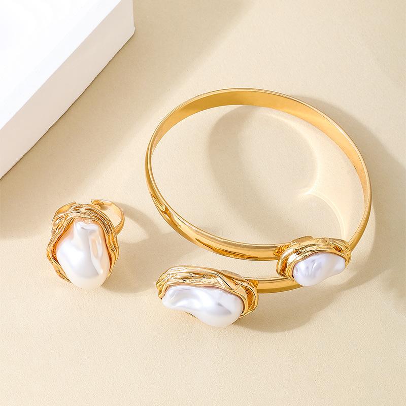 Meier Metal irregular baroque pearl bracelet, ring, and jewelry set золотой