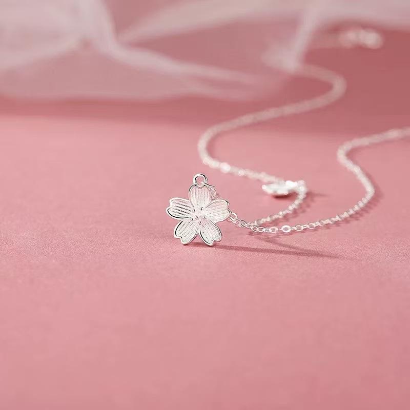 Light Luxury Niche Design Cherry Blossom Flower Clavicle Necklace For Women