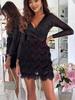 Dámské mini šaty s výstřihem do V, dlouhým rukávem a lemem z flitrů a peří, elegantní společenské bodycon šaty