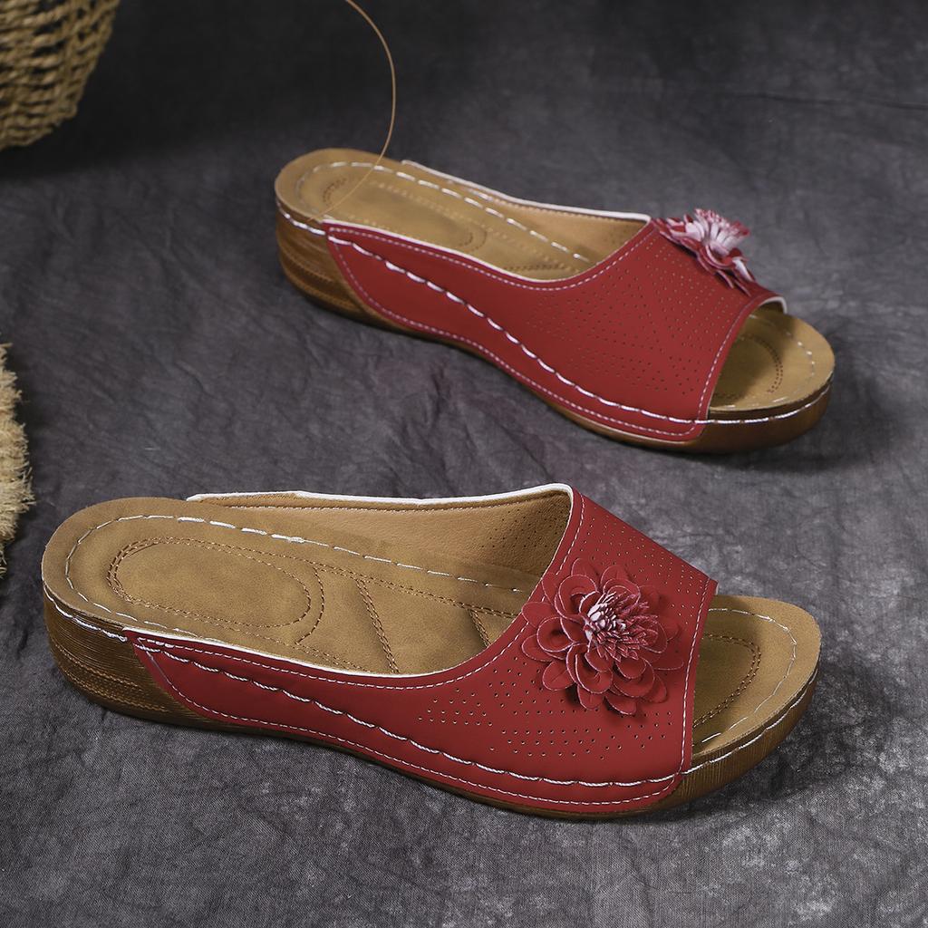 Fashion Summer Women's Shoes 2025 Flower Hollow Wedge Heel Slippers Women's Fashionable Casual Outdoor Beach Sandals Women Mules Slides