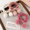 Erdbeerrosa Kugel Haargummis Kirschblüten Schleife Scrunchies für Mädchen Kawaii Pferdeschwanzhalter Flauschige Pompons Haaraccessoire