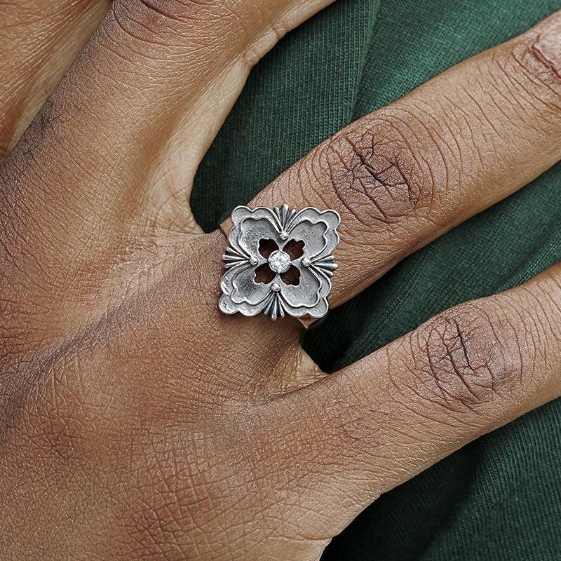 Yintai Fei Thai Silver Four-Leaf Clover Adjustable Ring - Retro Hip Hop Design for Men & Women.