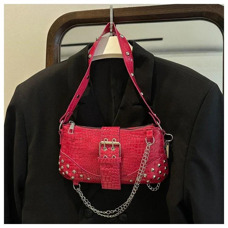 Модні жіночі сумки на плече. Нові високоякісні гарячі розпродажі. Дозвілля. Універсальний тренд. Молодіжні жіночі сумки на блискавці та заклепках.