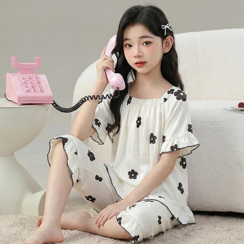 Girls' Ice Silk Short Sleeve Pajama Set, Cooling Home Wear for Summer, Suitable for Medium and Large Children.