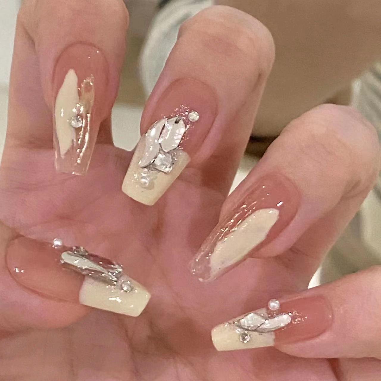 

Wearable Flash Graffiti French Diamond Manicure Set - Removable Fake Nail Patches