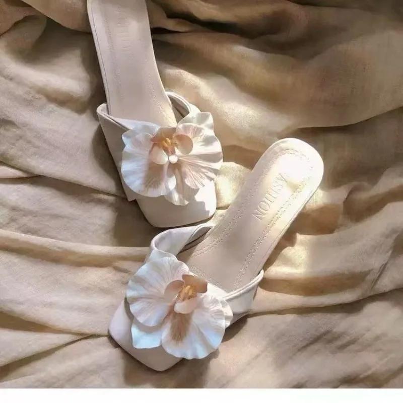 Fashion 2025 Sweet flower one word slippers female summer outside wear 2025 new absolute beauty temperament fine heel sandals slippers