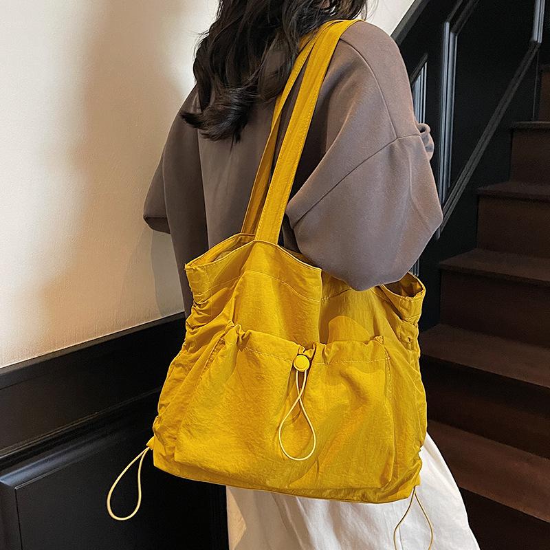 Large Capacity Tote Bag Women's 2025 New Trendy Casual Lightweight Commuter Bag One Shoulder Pleated Drawstring Laptop Bag