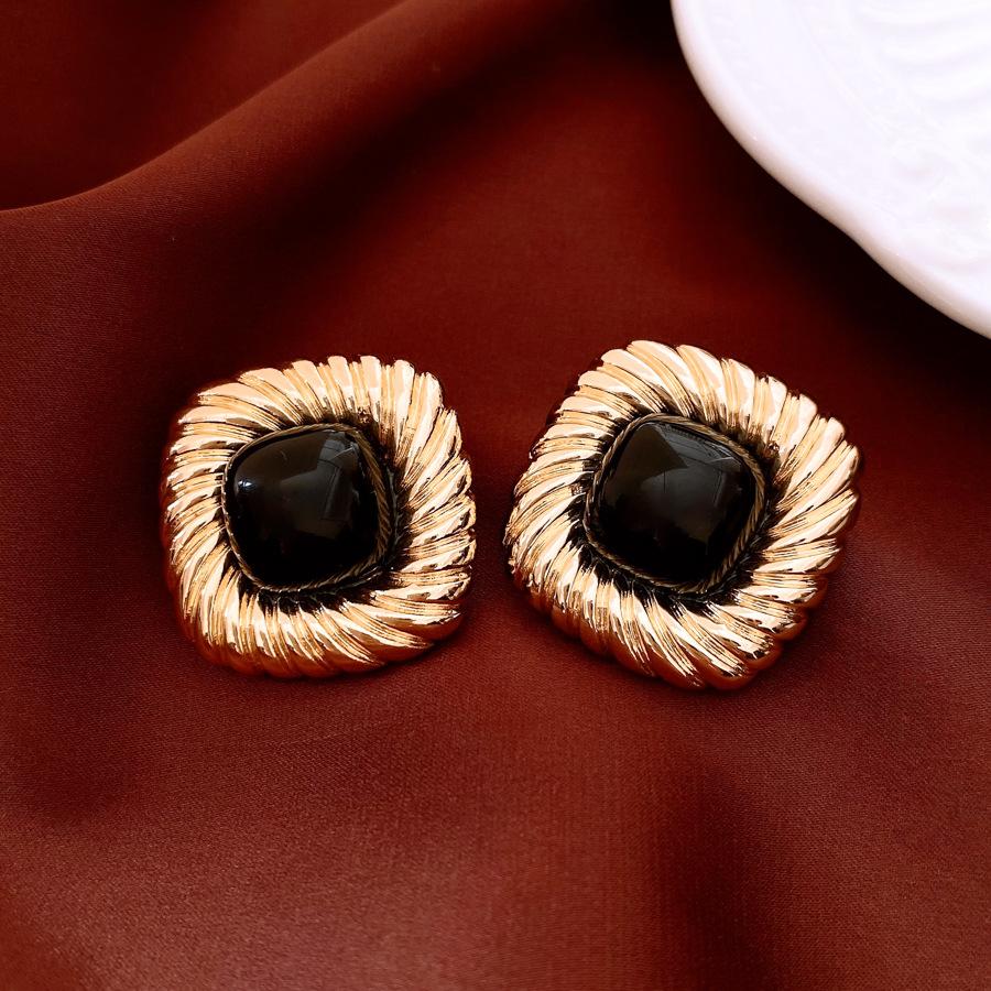 

Квадратные серьги-пусеты с серебряной иглой, витые, мятые, средневековые, винтажные, простые, темпераментные, универсальные