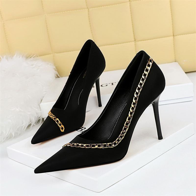 

Fashion New Metal Chain Pointed Toe Shallow Mouth Elegant Women Black Pumps Design High Heels Party Stilettos Silks Single Shoes 34