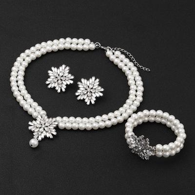 Elegantes Perlenhalsketten-Dreiteiliges Set für Bräute und Abendgarderobe