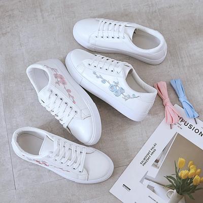 Bestickte kleine weiße Schuhe Damen Frühling 2024 Neue Studenten Dicke Sohle Board Schuhe Sports Sneaker Damen Plateau Schuhe