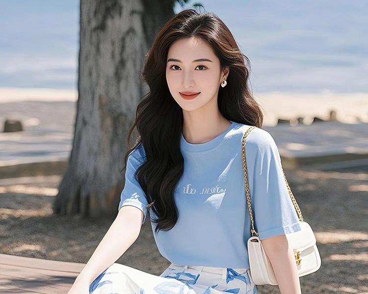 

Летний дорожный комплект из двух предметов: приталенная футболка и миди-юбка, с эффектом похудения и омоложения, 2025 L (110-120 lbs)