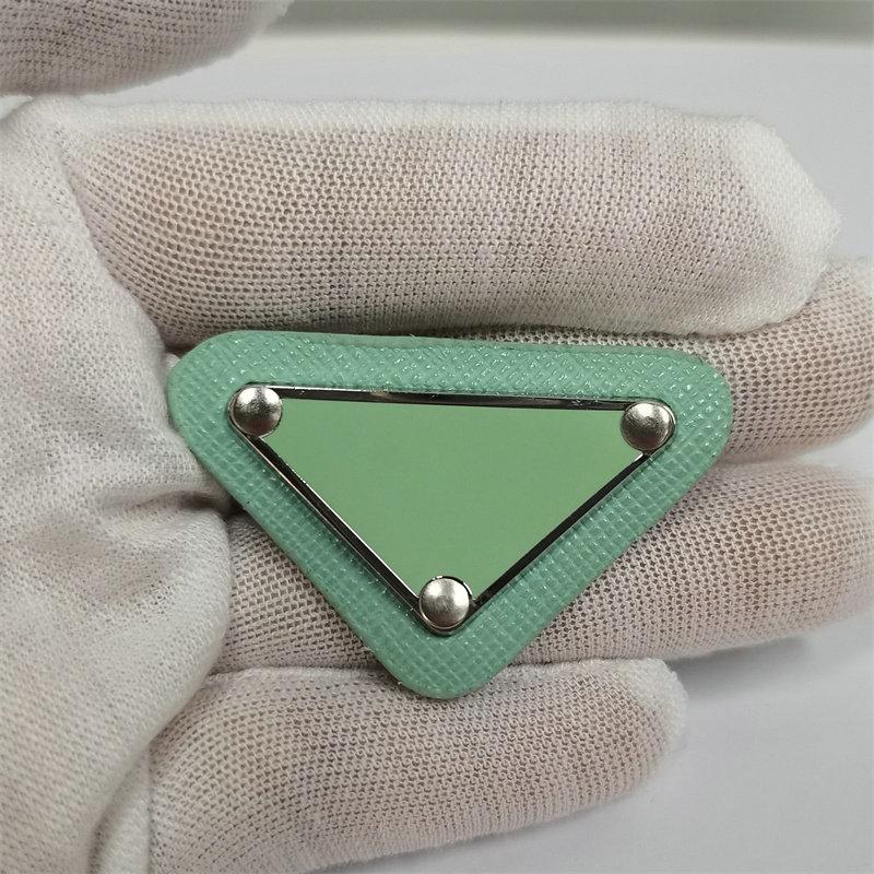 

Аксессуары для одежды Аксессуары Кожаные бирки Заколки Резинка Глянцевый треугольник Аксессуары с торговой маркой 4.8cm*3cm мятный зеленый