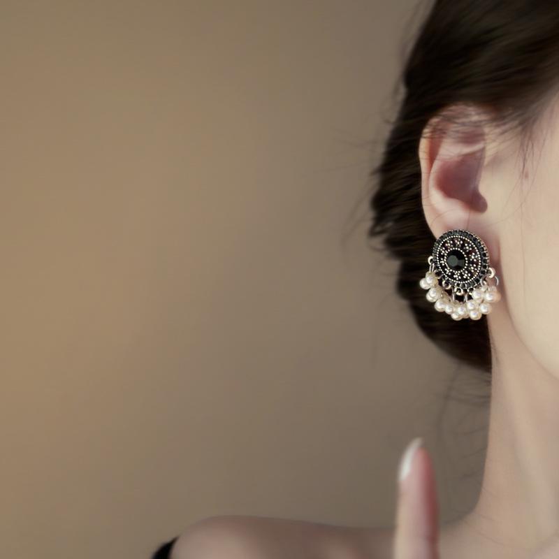 Diamond-set round artificial pearl tassel stud earrings New Chinese retro earrings Ethnic style high-end earrings