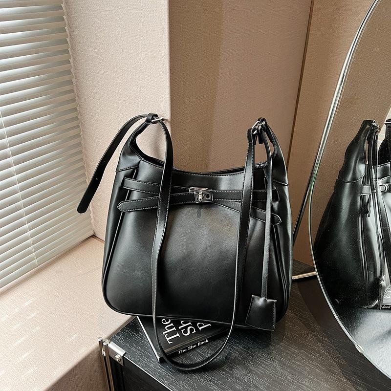 

Premium commuter large-capacity bag women s messenger bag new versatile shoulder bucket bag women s bag чорний