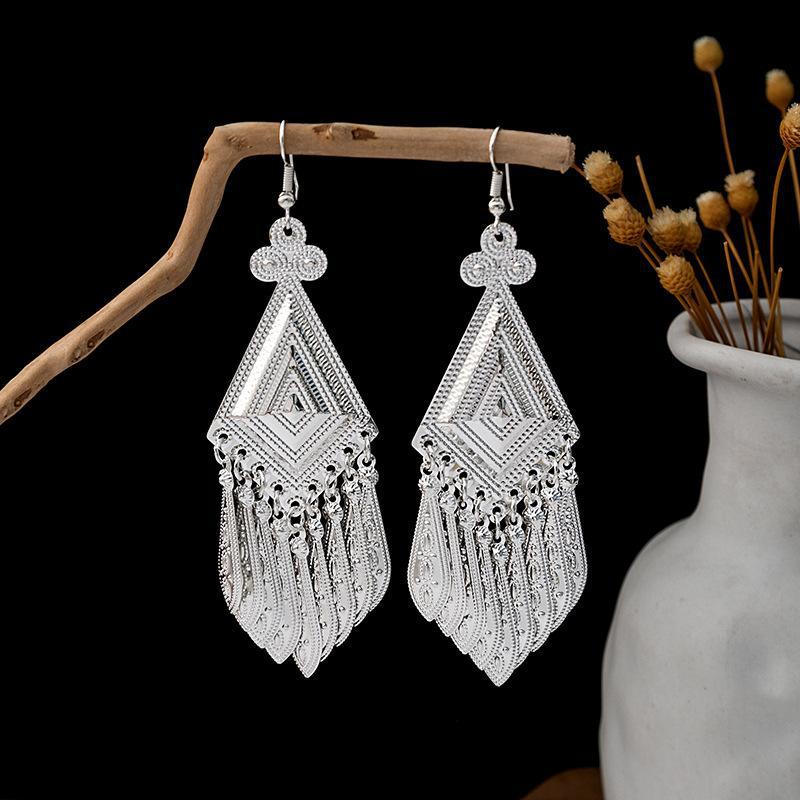 Imitation silver Miao earrings, minority tourist attractions, earrings, exaggerated long leaf fringed earrings