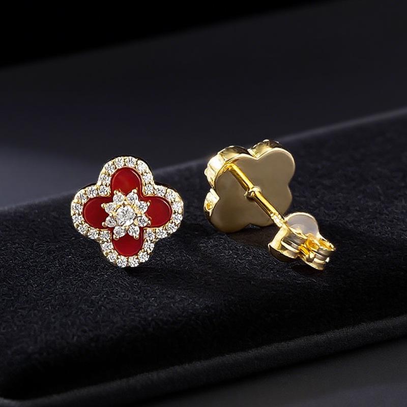 Hui Zhi Yi S925 Silver Four-Leaf Clover Stud Earrings with Red Agate Color - Light Luxury Fashion Style