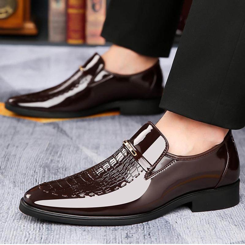 Designer New Men's Crocodile Pattern Metal Button Flats Shoes Moccasins Wedding Prom Homecoming Slip On Loafers Zapatos Hombre