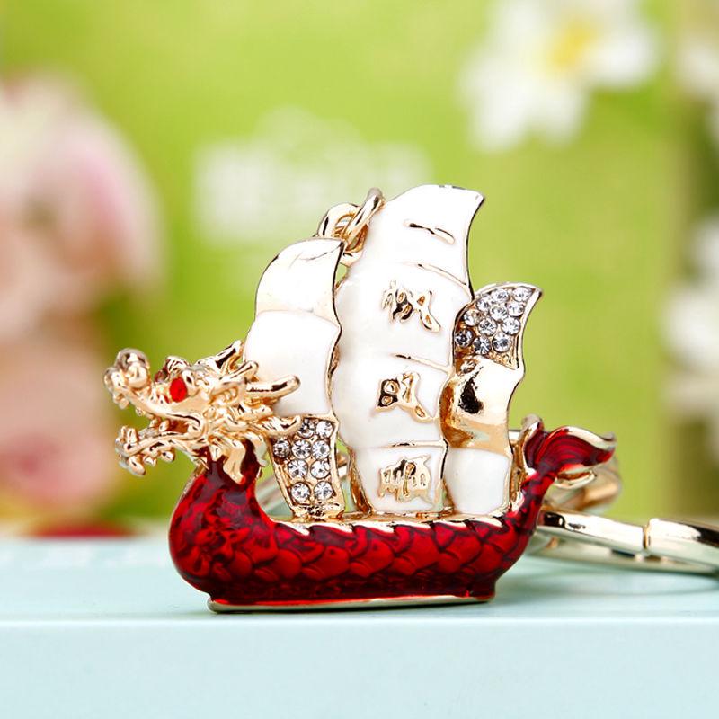 Exquisite Rhinestone Bear Keychain Pendant for Women - Cute Gift for Bag Accessory