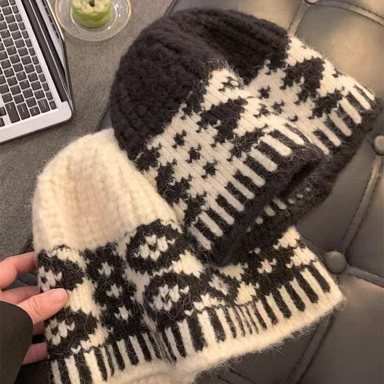 Autumn and Winter Diamond Wool Hat Korean Style Versatile Windproof and Warm Hat for Women's Retro Baotou Hat Showing Face Small Cold Hat