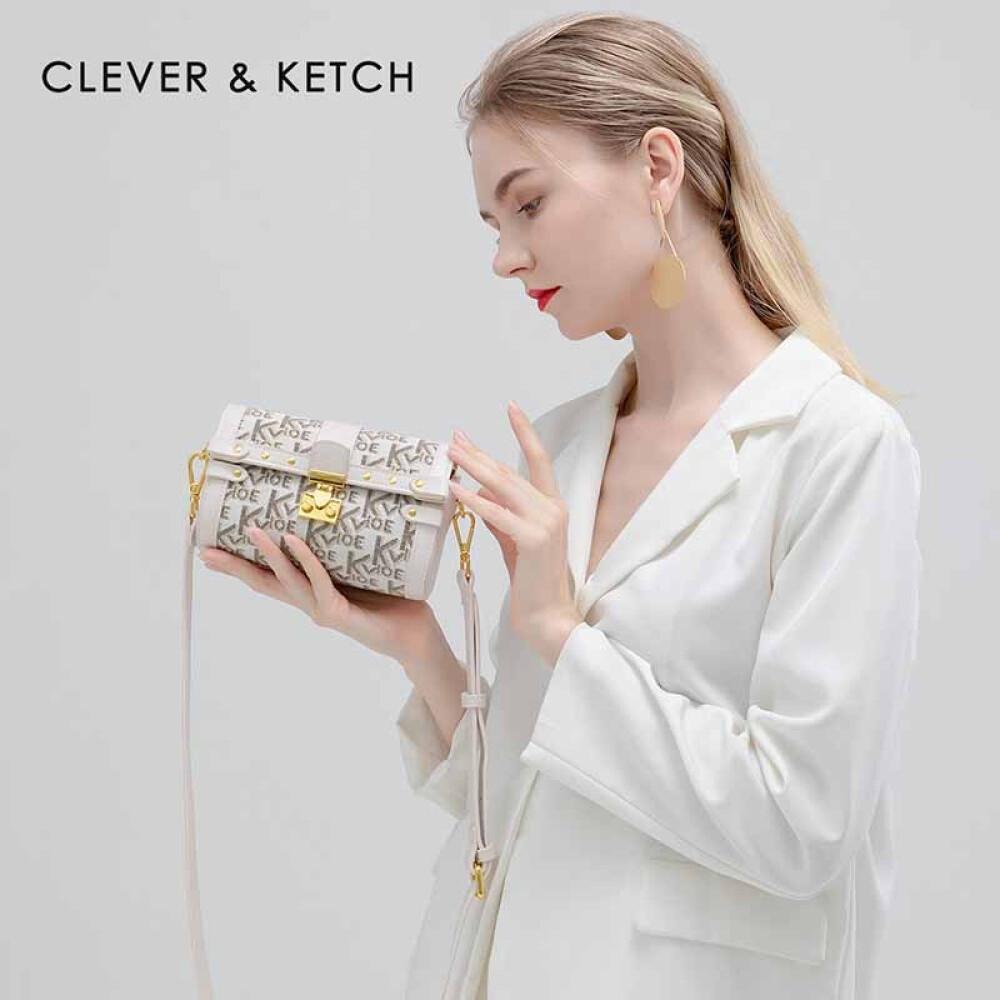 Superior sense One piece Embroidery diagonal cylindrical chain commuter pillow bag length 18cm wide 8cm high 12cm