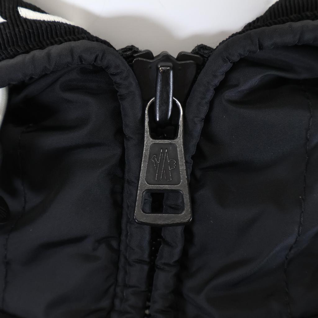 Moncler [Guter Zustand/Modell 2020] MONTCLA Moncra Innenlogo Bestickte Linie Kapuzen-Daunenjacke 0 schwarzGebraucht