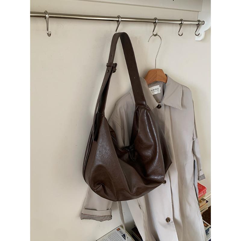 Soft Leather Large Capacity Black Dumpling Bag Women's New Retro Commuter Casual Shoulder Messenger Tote Bag
