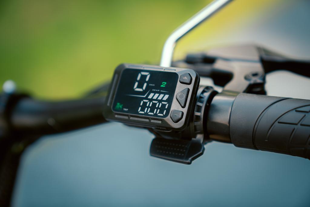 Elektrická koloběžka kukirin C1 PRO, 48V 26AH 500W, maximální dojezd 100KM, dvojité kotoučové brzdy + elektronická brzda, protiskluzová deska z masivního dřeva.