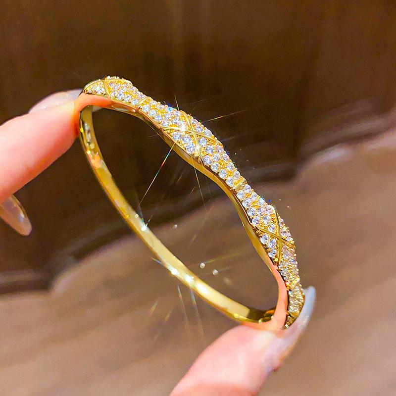 Gold-Plated Zircon Round Buckle Bangle - Elegant Korean Retro Style Bracelet for Women